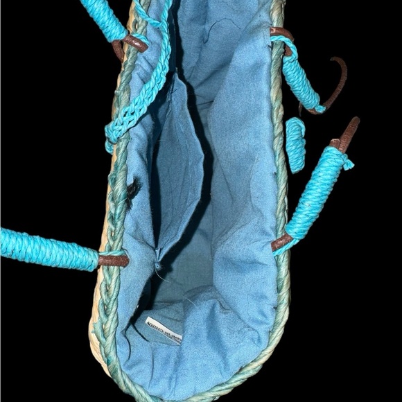 Straw Handbag w/ Bees & Flowers, One Button Closure, interior cotton lining - Picture 6 of 10